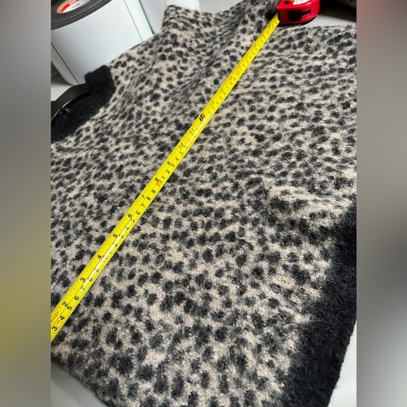 Stockholm Atelier & Other Stories crop sweater leopard prinT - Picture 3 of 9